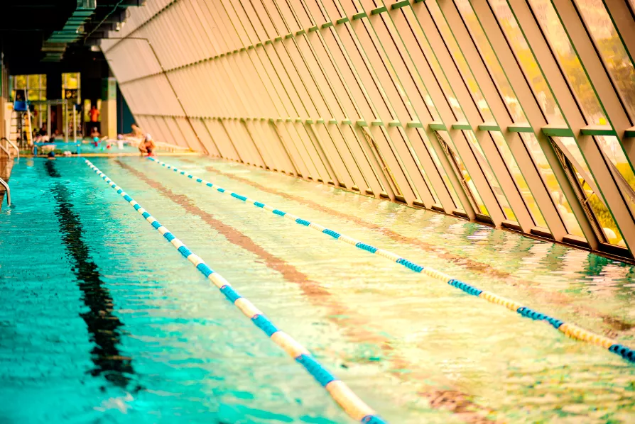 雷州成人混凝土钢结构游泳池项目